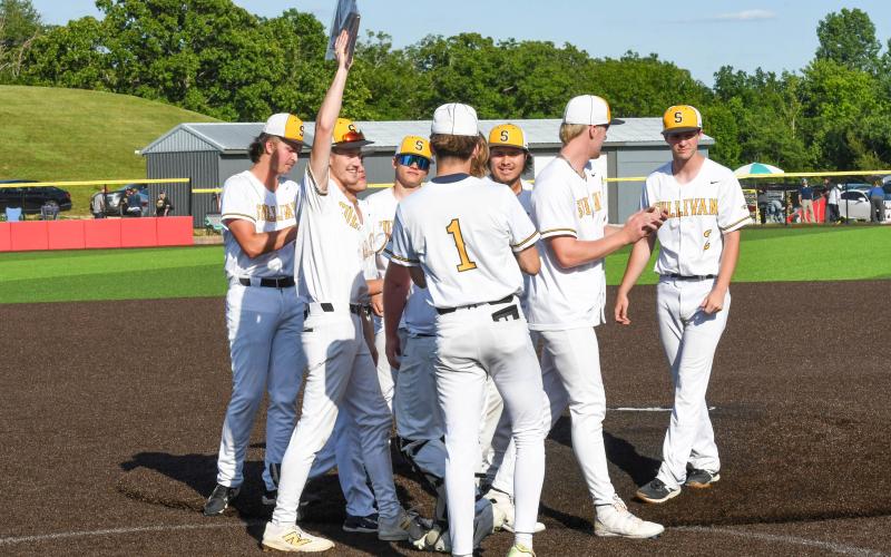 ONE LAST RIDE. Sullivan’s nine seniors are pictured celebrating their third consecutive district plaque. The graduated Eagles are Lucas Parsons, Seth Valley, Isaiah ‘Dirty Dan’ Skaggs, Kaden Smith, Anden Carey, Nate McReynolds, Gabe Wienhoff, Drake Gawer and Grant Halmick. Photo by Extra Innings Photography Article Image Alt Text