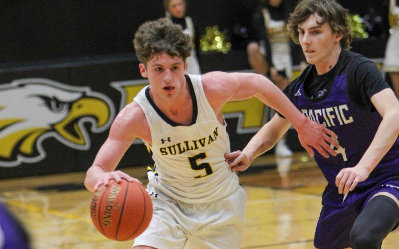 CHRIS GLASER (5) led the Eagles with 16 points. Photo by Wyatt Hardy Article Image Alt Text
