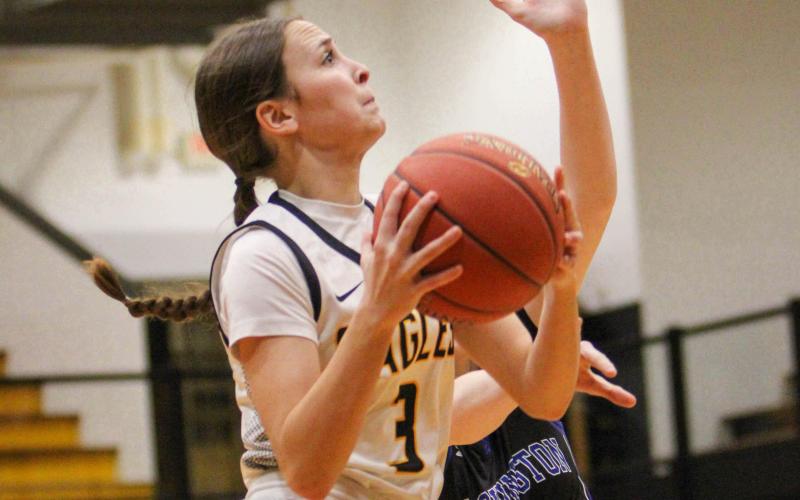 OLIVIA BARTON sank 5 points against Washington. Photo by Wyatt Hardy Article Image Alt Text
