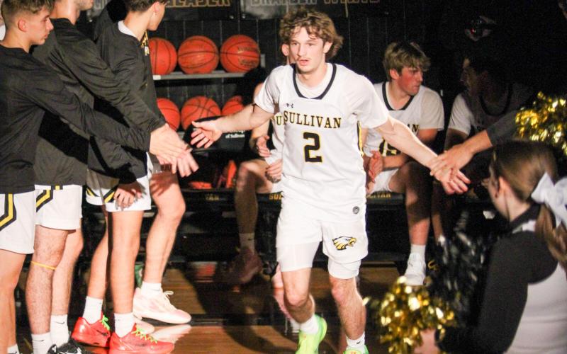 MAN IN THE ARENA. Landen Doza steps onto the court to slay the Dragons in his fourth game back. Photo by Wyatt Hardy Article Image Alt Text
