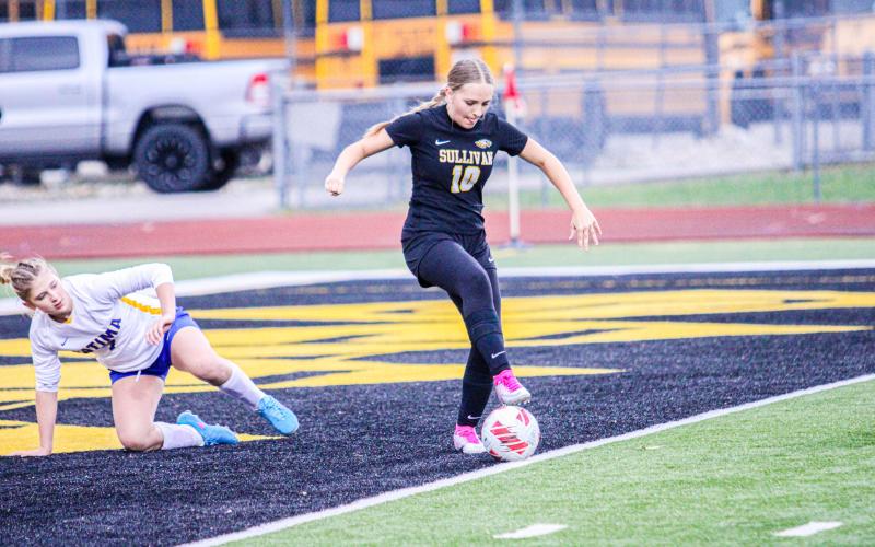 TESSA NEWMAN fired two shots and a goal against Fatima. She was crucial in dismantling the Comets. Photo by Wyatt Hardy Article Image Alt Text
